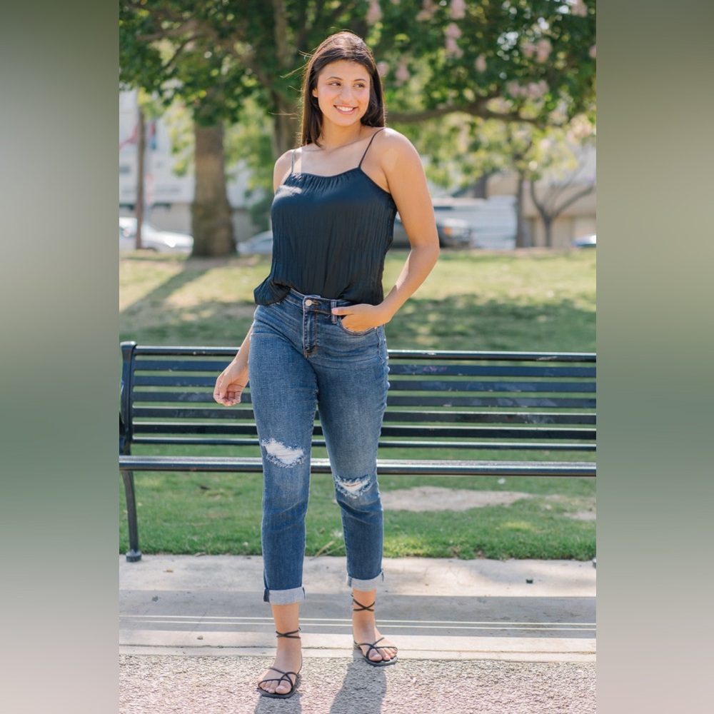 JUDY BLUE DISTRESSED BOYFRIEND FIT JEANS